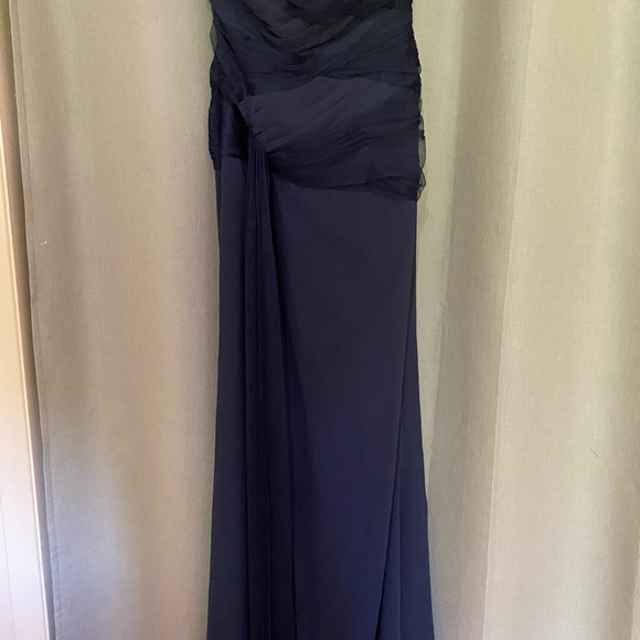 Authentic Vera Wang gown size 8 - Picture 2 of 8